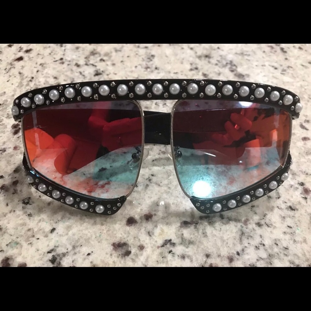 Fashion Sunglasses Pink Irridescent Lens Oversized Black Frames w/ Inlaid Pearls
